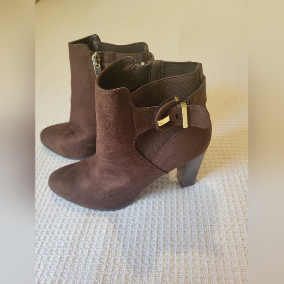 Liz Claiborne Chocolate Brown Ankle Booties - Picture 6 of 10